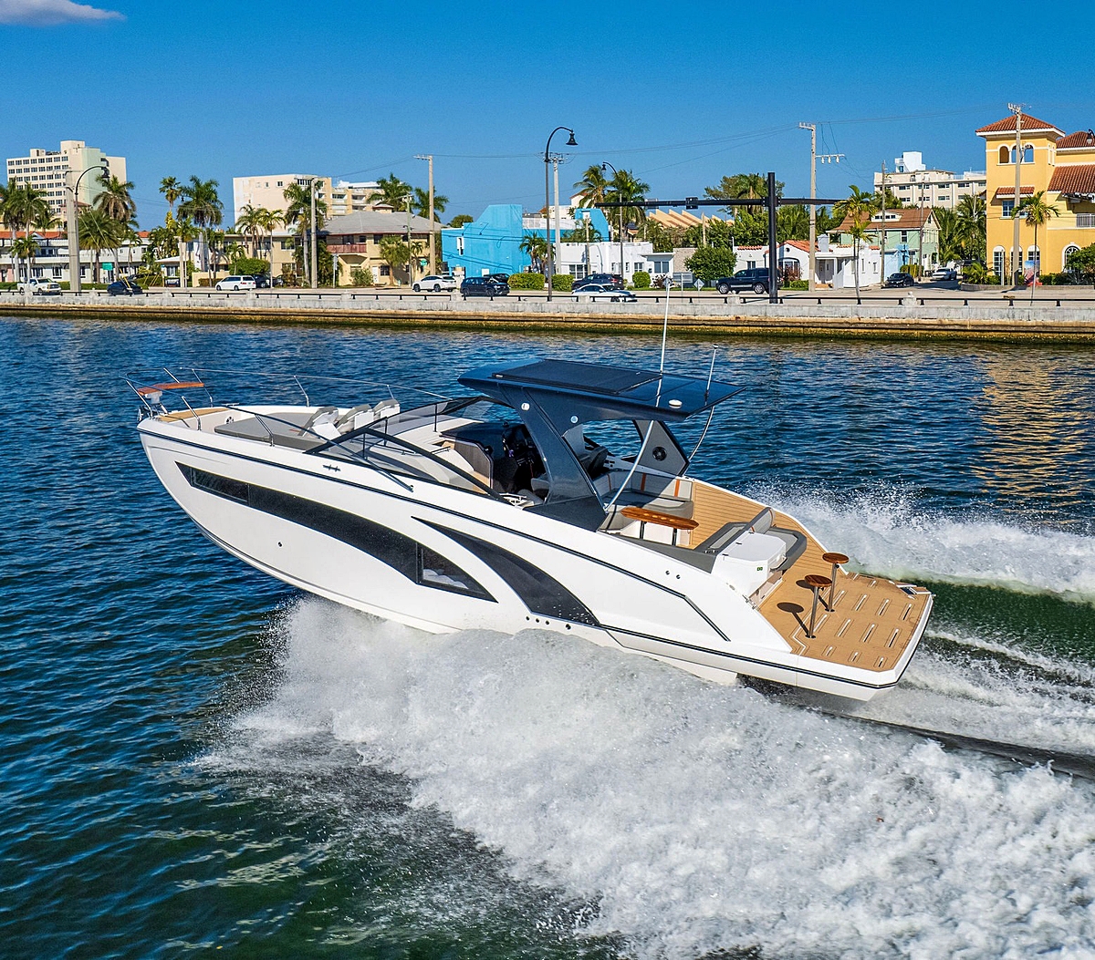 TRITON FLYER 38 T-TOP