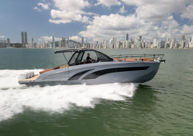 TRITON FLYER 44