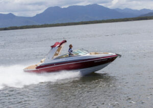 Lancha Triton
